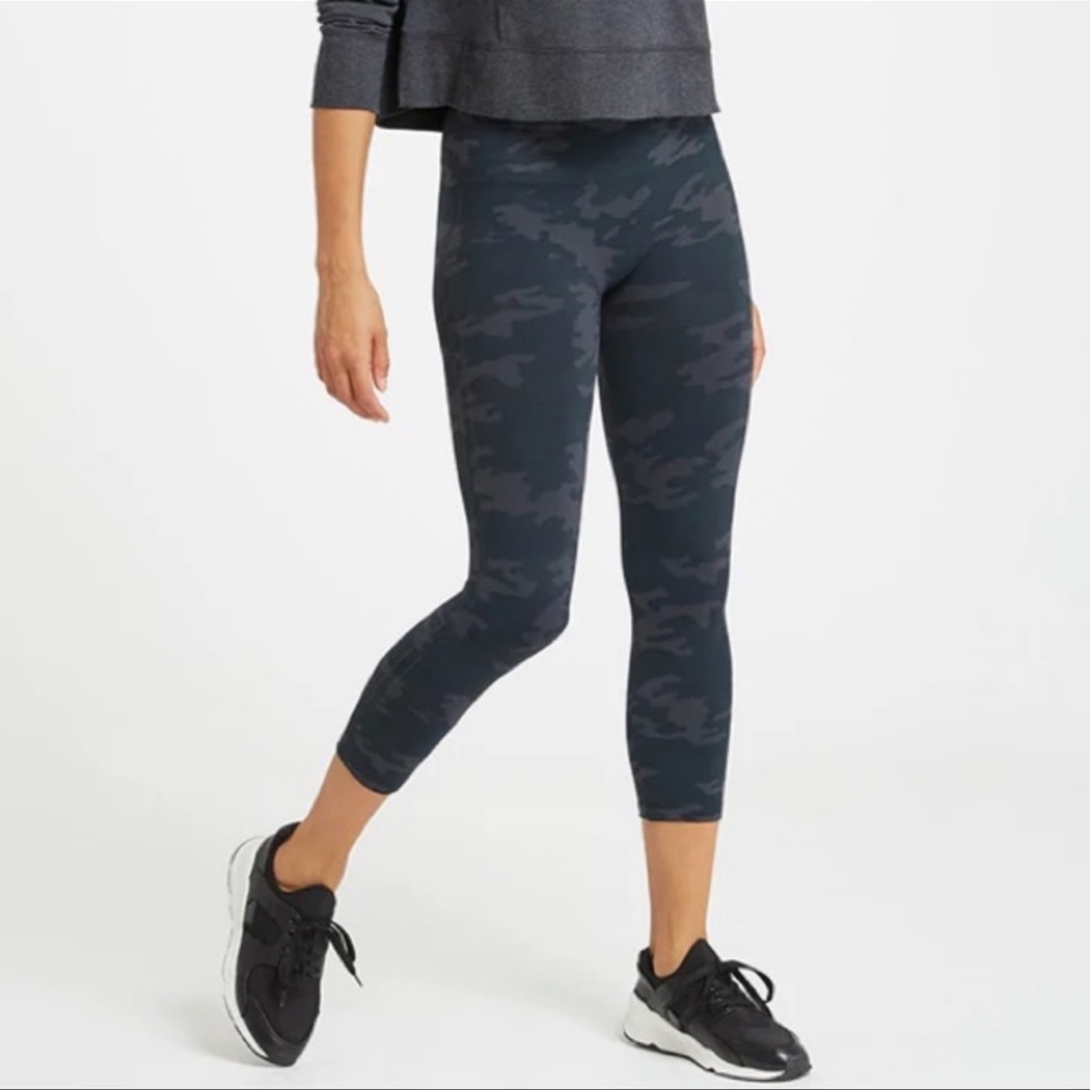 SPANX Look At Me Now Camo Cropped Seamless Leggings